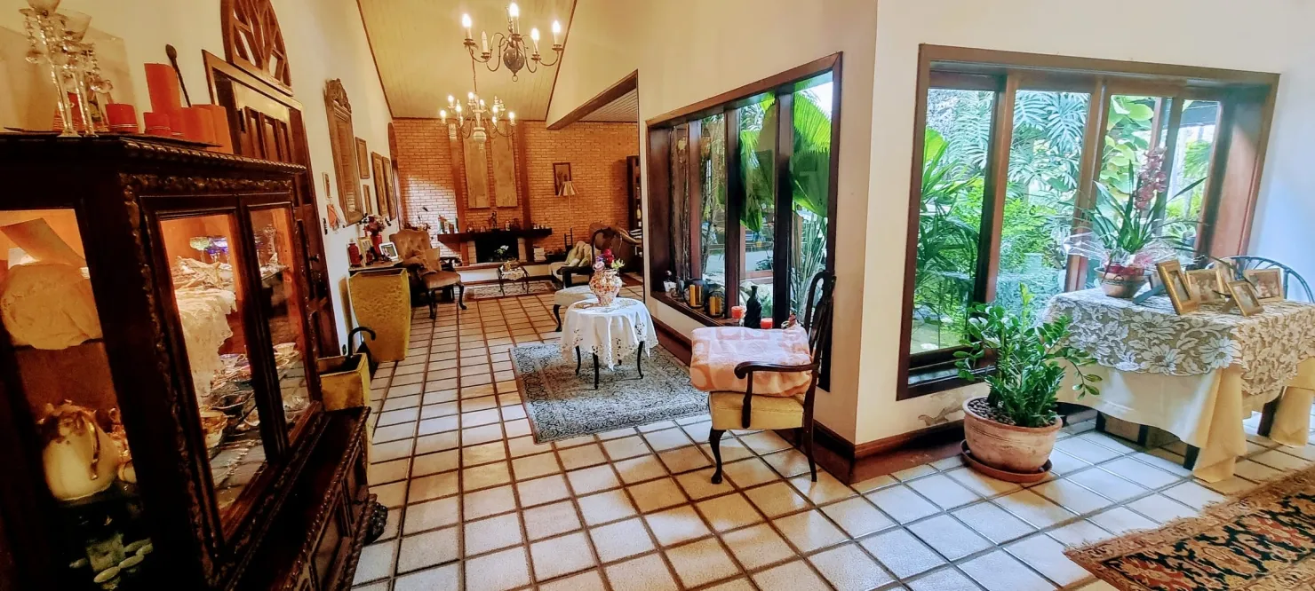 Imagem Residência Exclusiva com Piscina, Lago Ornamental e 3 Suítes