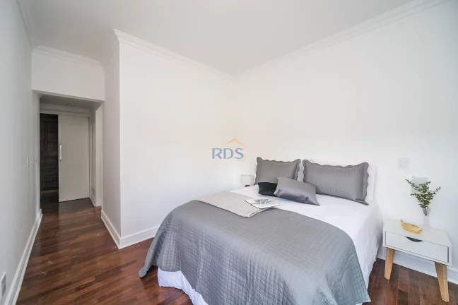 Imagem Venda de apartamento reformado com 4 dormitórios, sendo 2 suítes e duas vagas.
