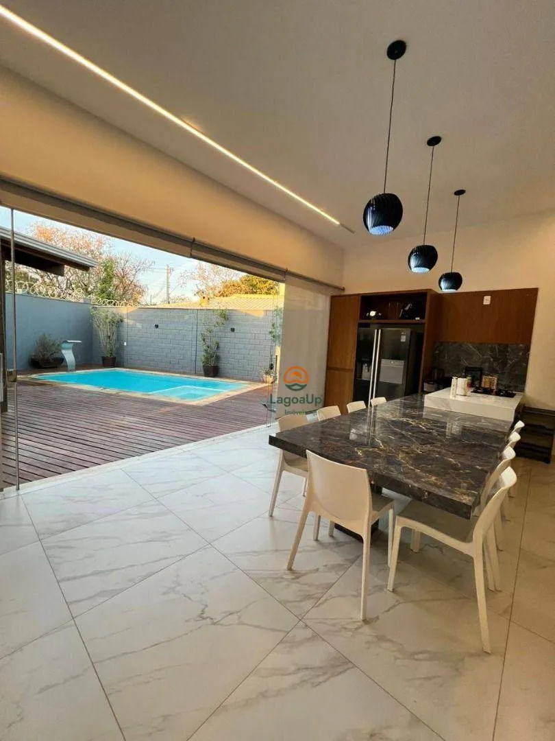 Imagem Casa com 3 dormitórios à venda, 640 m² por R$ 1.300.000 - Condomínio Estância das Petúnias - Lagoa Santa/MG