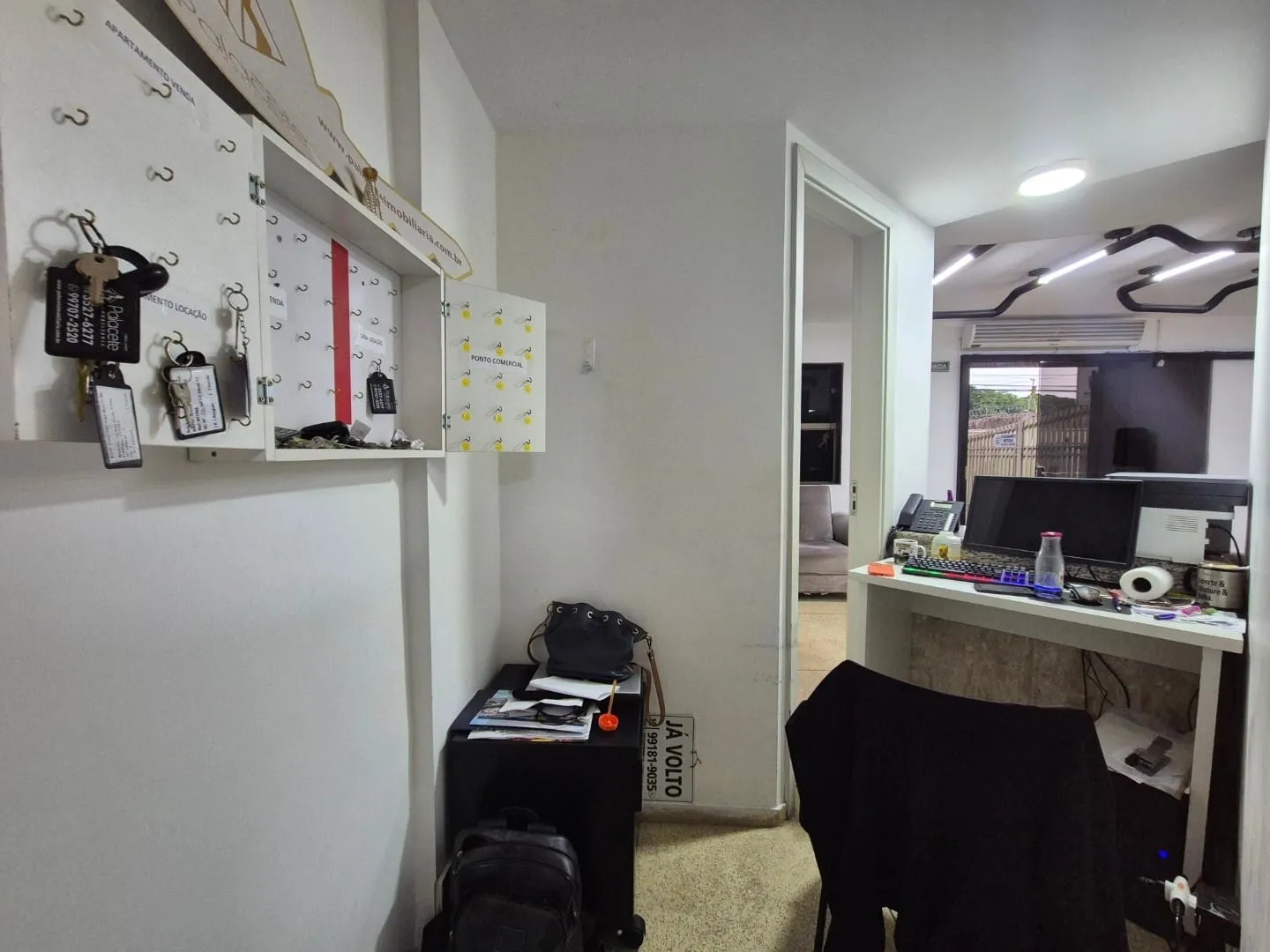 Imagem Amplo e Funcional Ponto Comercial no Térreo do Edifício Vieira Santos no Centro, Próximo a Tudo o Que Você Precisa