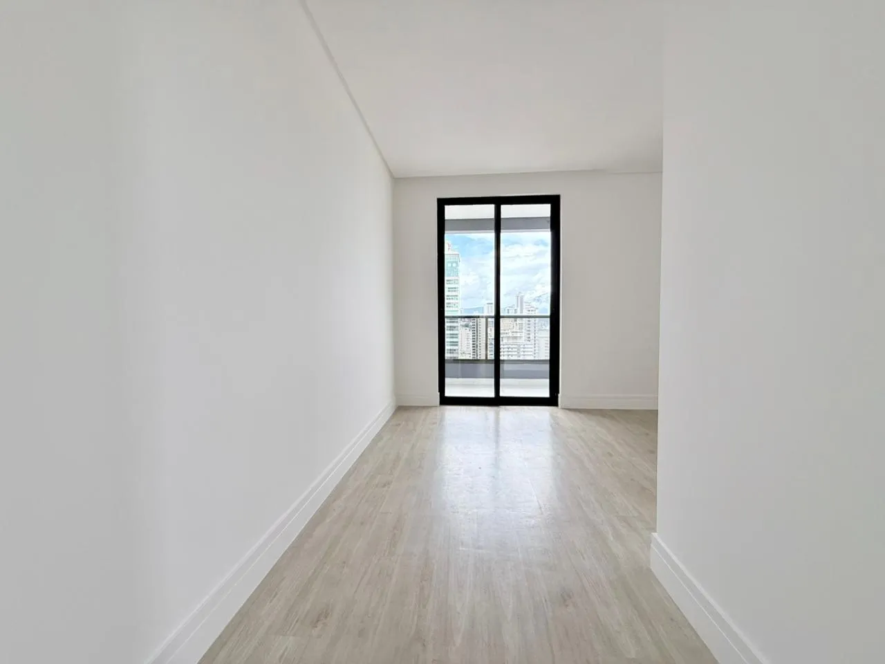 Imagem Apartamento à venda com 206m2 por R$ 3.290.000,00