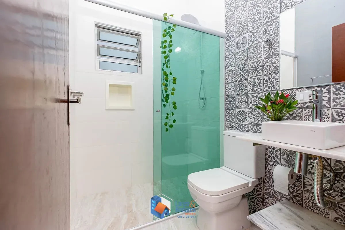 Imagem Sobrado para venda em Jardim Caravelas com 5 quartos, sendo 1 suíte, 200m²