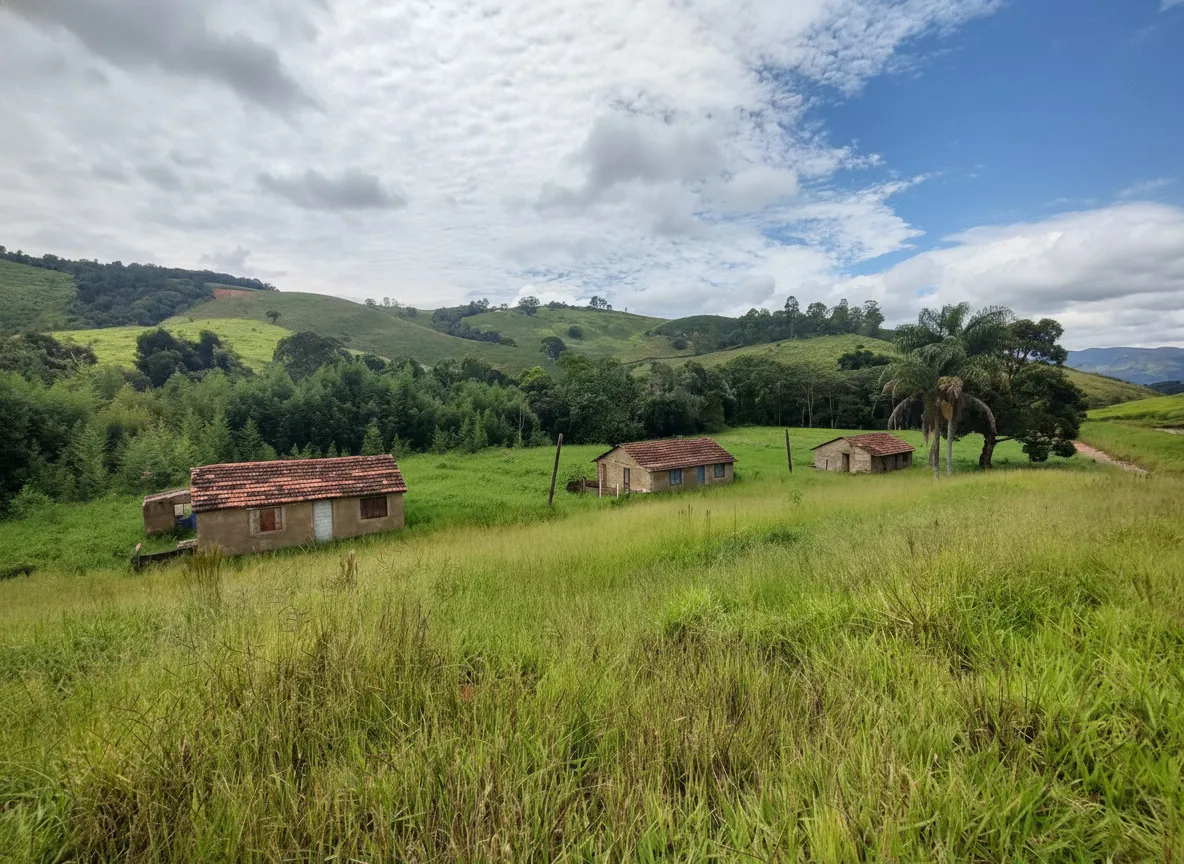 Imagem Fazenda 0,03 ha à venda em Zona Rural, Poços de Caldas