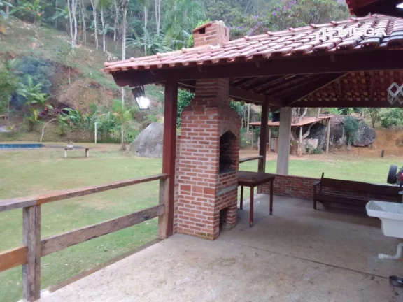 Imagem SÍTIO COM CASA DUPLEX(180M²), ÁREA TOTAL 4 HECTARES (40.000 M²), COM PORTEIRA FECHADA.