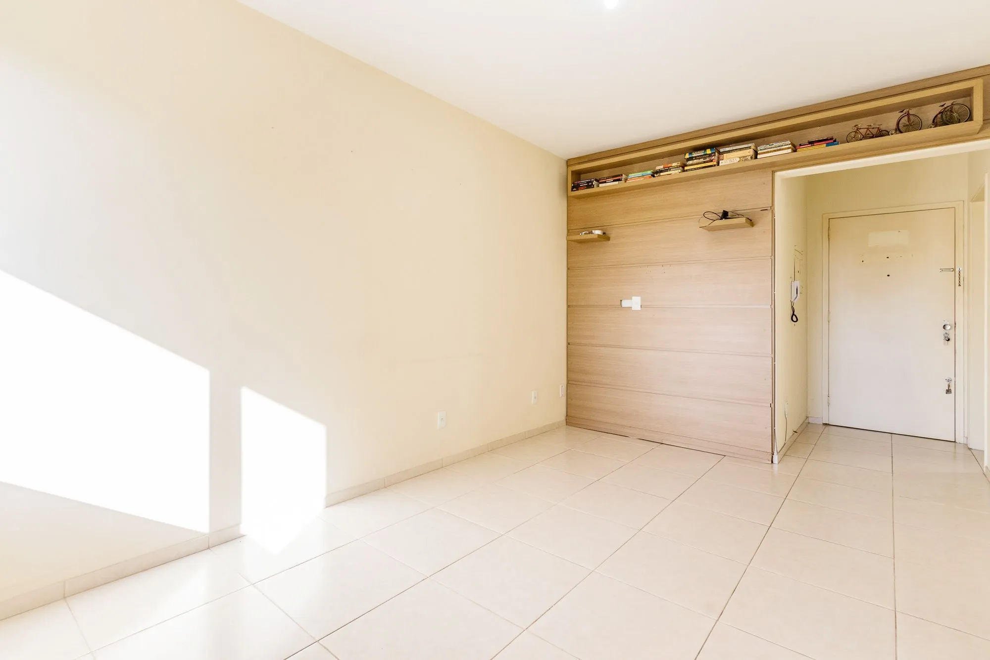 Imagem Oportunidade única: Apartamento com dois dormitórios e vaga de garagem à venda no coração do Bairro Higienópolis!