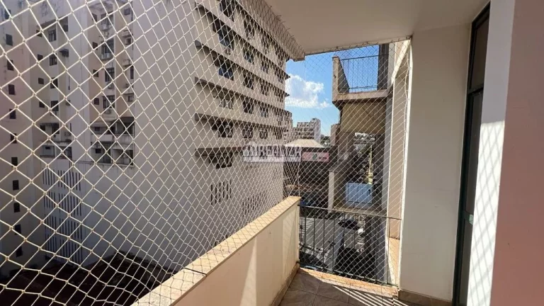 Imagem Apartamento com 3 dormitórios no Condomínio Edifício Pedro Salomão, no Centro de Uberaba!