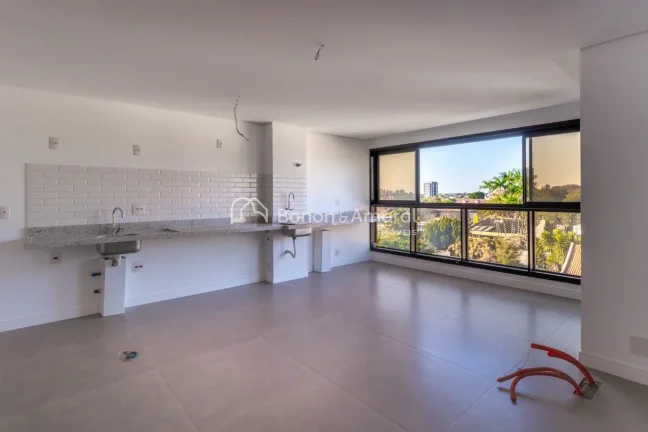Imagem Apartamento com 1 dormitório suíte, lavabo, sala de jantar, sala de estar, cozinha, área de servi...