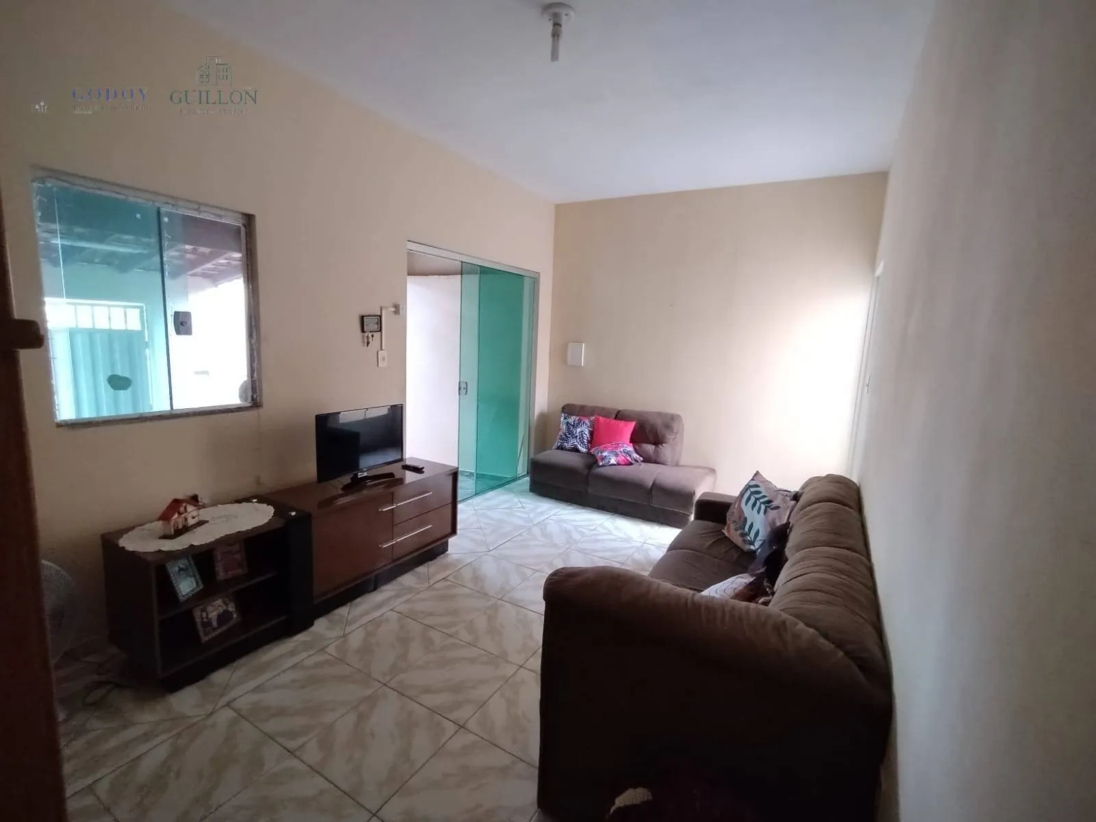 Imagem Renda Garantida e Ótima Localização: 2 Casas à Venda em Bairro Consolidado