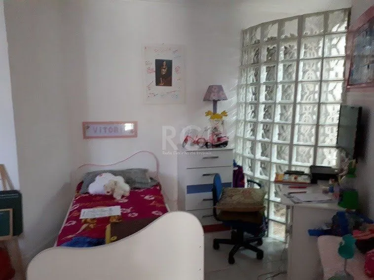 Imagem Casa com 4 dormitórios no bairro Vila Nova