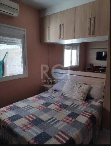 Imagem Casa Condominio para Venda - 90m², 2 dormitórios, 2 vagas - Olaria