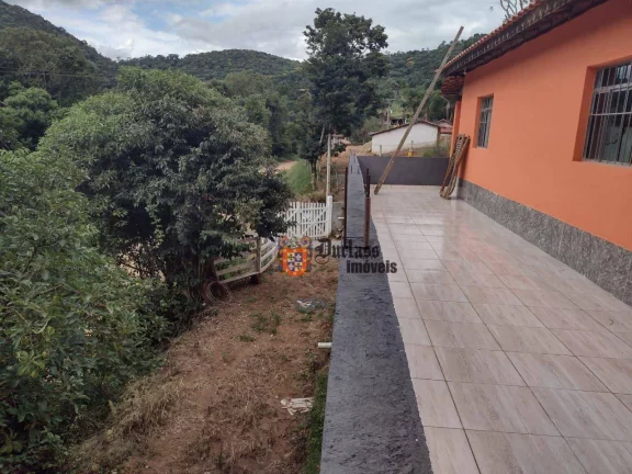 Imagem Chácara com 3 dormitórios à venda, 27000 m² por R$ 450.000,00 - Paiol Queimado - Camanducaia/MG