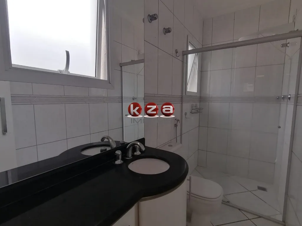 Imagem Casa de Alto Padrão em Condomínio Exclusivo em Vinhedo-SP: 3 Quartos, 1 Suíte, 3 Salas, 3 Banheiros, 4 Vagas de Garagem.