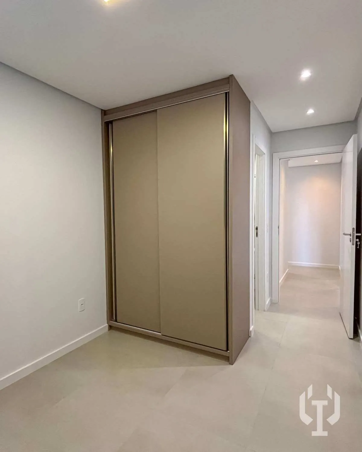 Imagem Apartamento semimobiliado com 2 suítes em Itapema