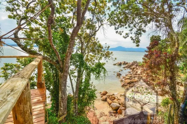 Imagem Mansão pé na areia em meio à natureza no Sambaqui
