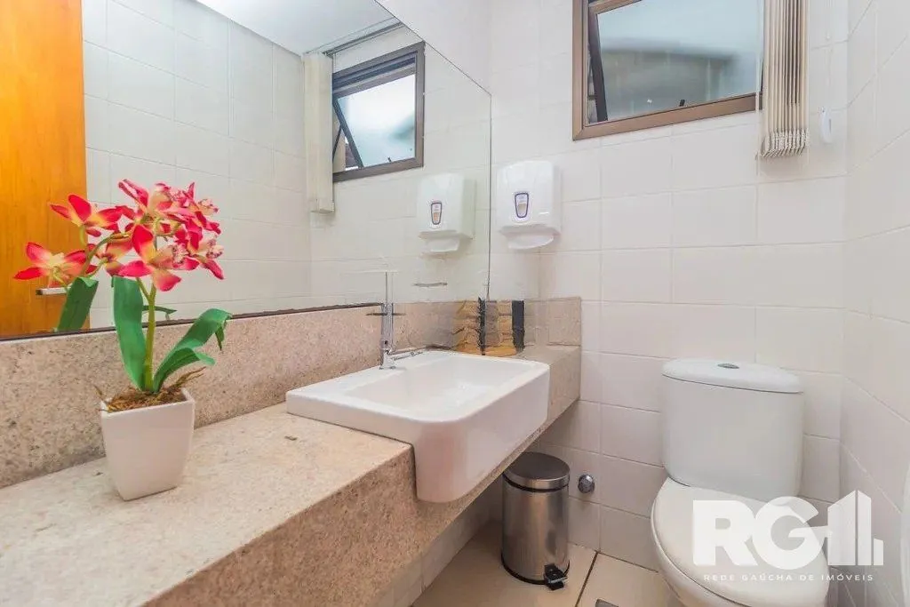 Imagem Apartamento com 94m², 3 quartos, 1 suíte, 2 vagas, no bairro Cristo Redentor em Porto Alegre..