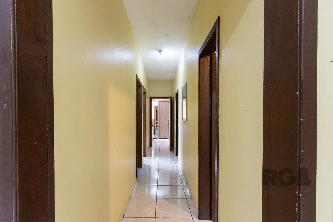 Imagem Casa térrea, 3 quartos, 2 banheiros, com pátio no Bairro Cavalhada