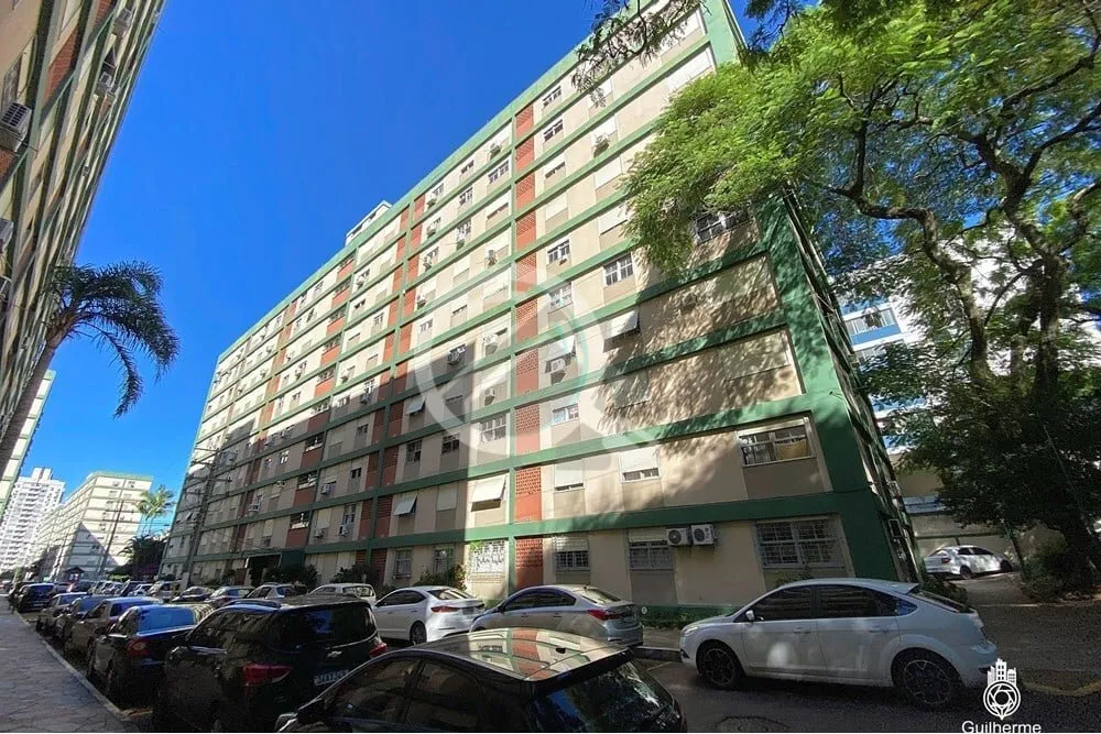 Imagem Descubra a comodidade e o conforto de viver no coração de Porto Alegre! Este apartamento desocupad...