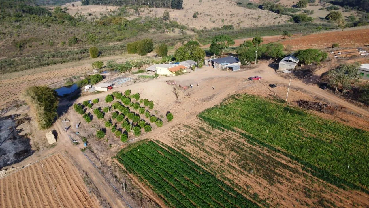 Imagem Vendo uma linda fazendinha em Passatempo/MG, com 30 hectares de terra .