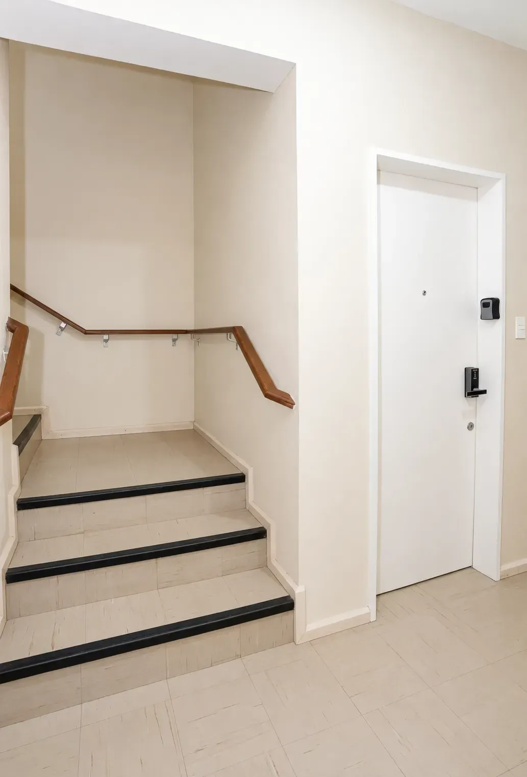 Imagem Apartamento com 1 Quarto à Venda ou Locação, 57 metros em Centro - Florianópolis