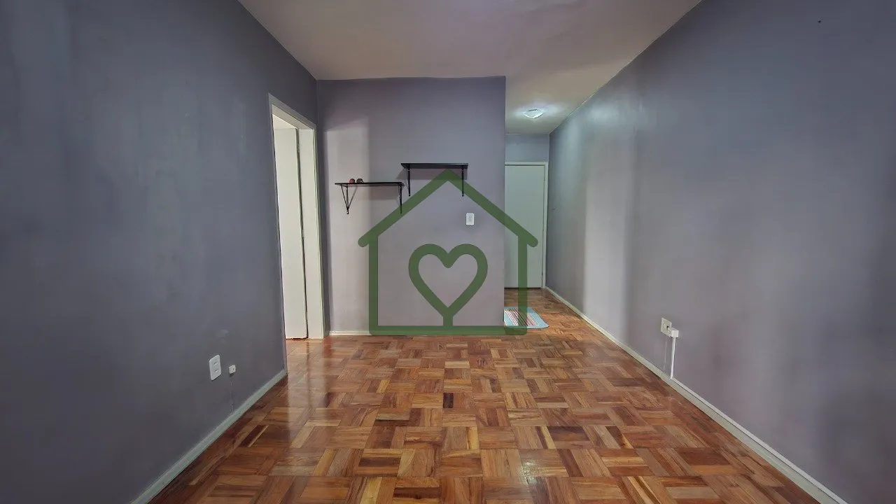 Imagem Apartamento 1 dormitório, de frente, sol da manhã, semi-mobiliado, banheiro com piso reformado, su...