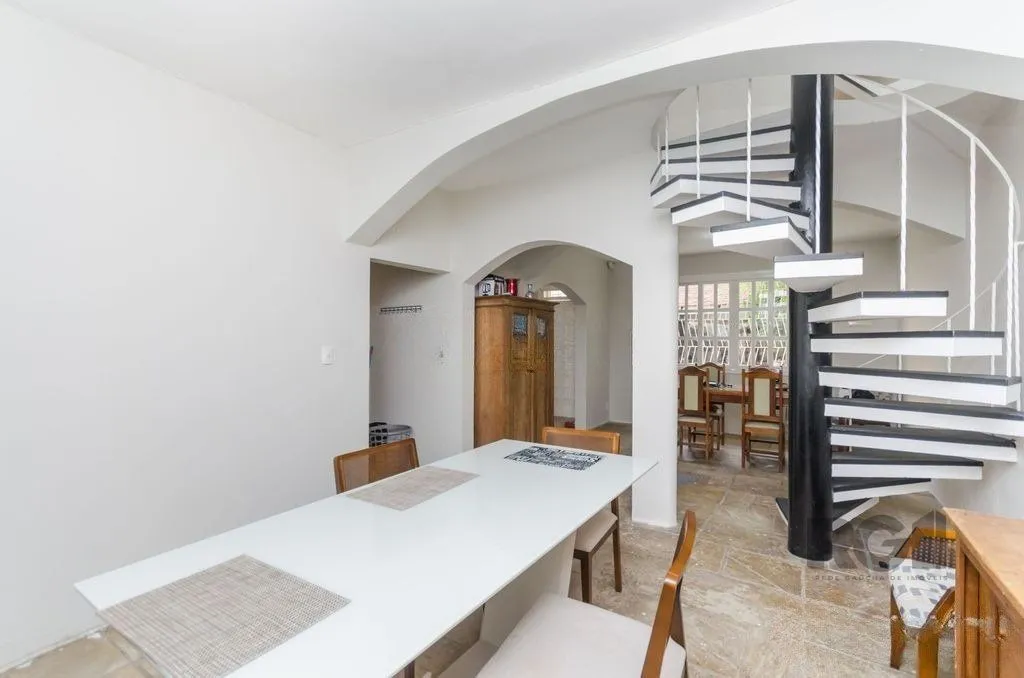 Imagem Casa de 4 dormitórios no bairro Três Figueiras