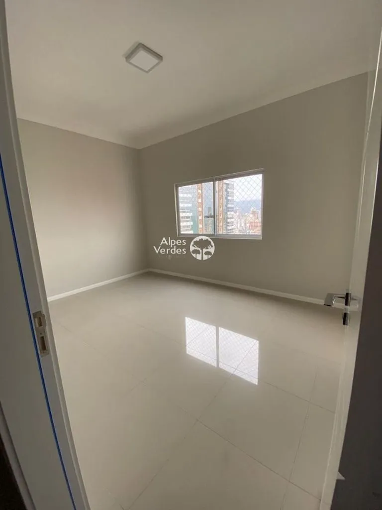 Imagem Apartamento à Venda em Meia Praia, Itapema - SC