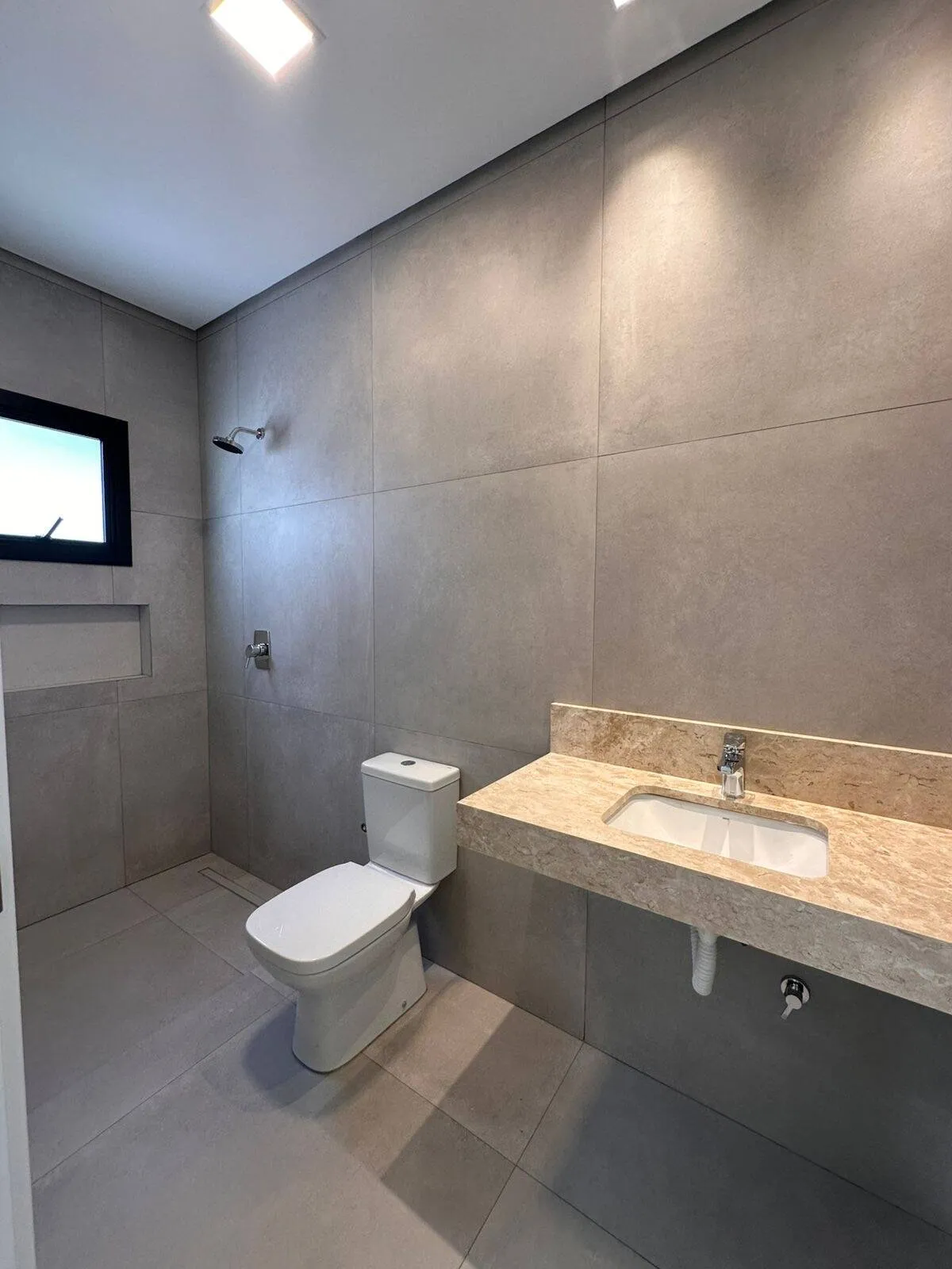 Imagem Casa três suítes Condomínio Belvedere 2