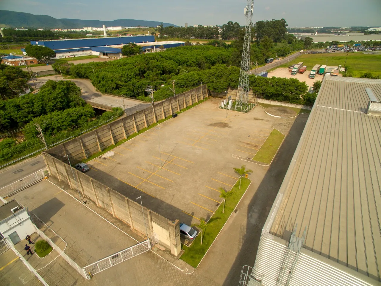 Imagem Alugue já o melhor galpão industrial em Jundiaí-SP, no Jardim Shangai: amplo, moderno e bem localizado!