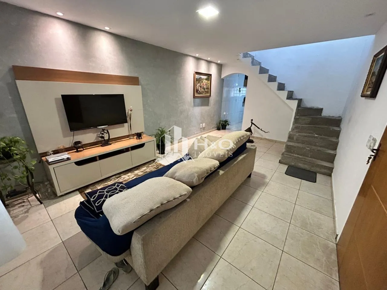 Imagem Casa Ampla à Venda na Fazenda Aricanduva - 4 Dormitórios, Suíte, Edícula e Quintal! 200m2 - R$545.000,00