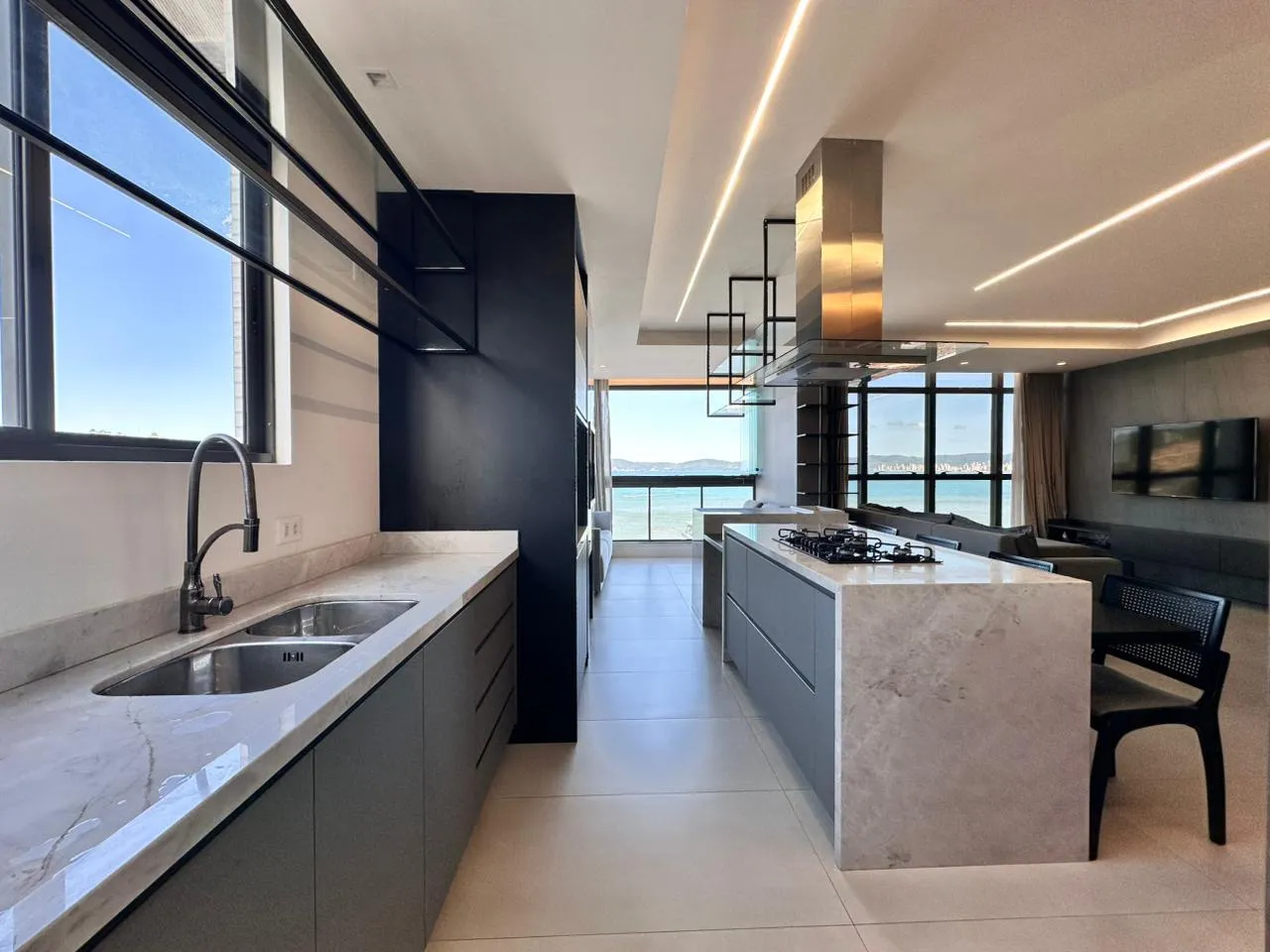 Imagem Apartamento com vista para o mar à venda com 138m2 por R$ 4.250.000,00