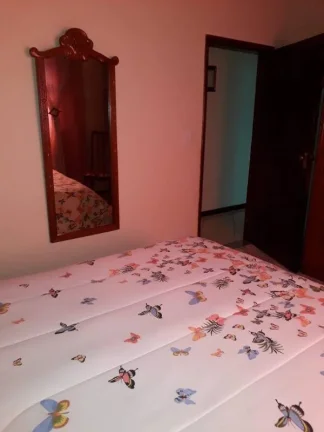 Imagem Imóvel amplo com 3 quartos, sendo 1 suíte, e 4 banheiros no total. garagem para dois autos, sala d...