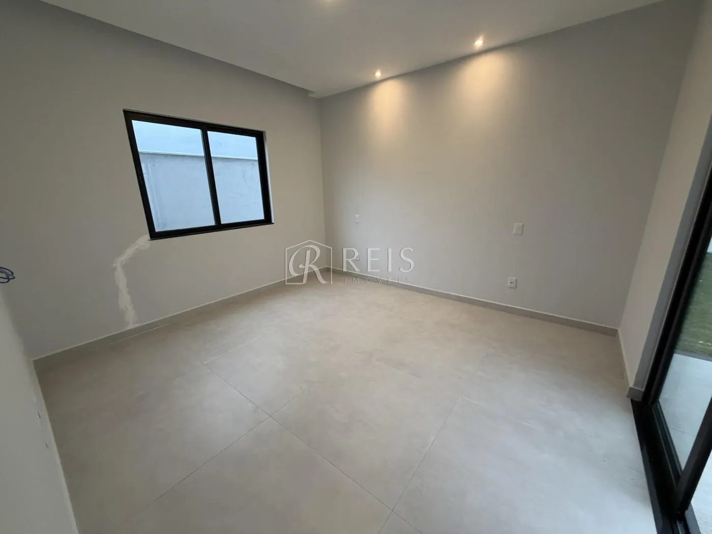 Imagem Casa para Venda em Rio das Ostras, Viverde, 3 dormitórios, 2 suítes, 4 banheiros, 2 vagas