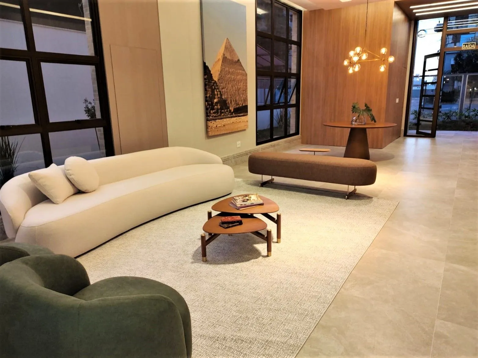 Imagem Excelente apartamento 2 dormitórios semi mobiliado no Mont`t Serrat