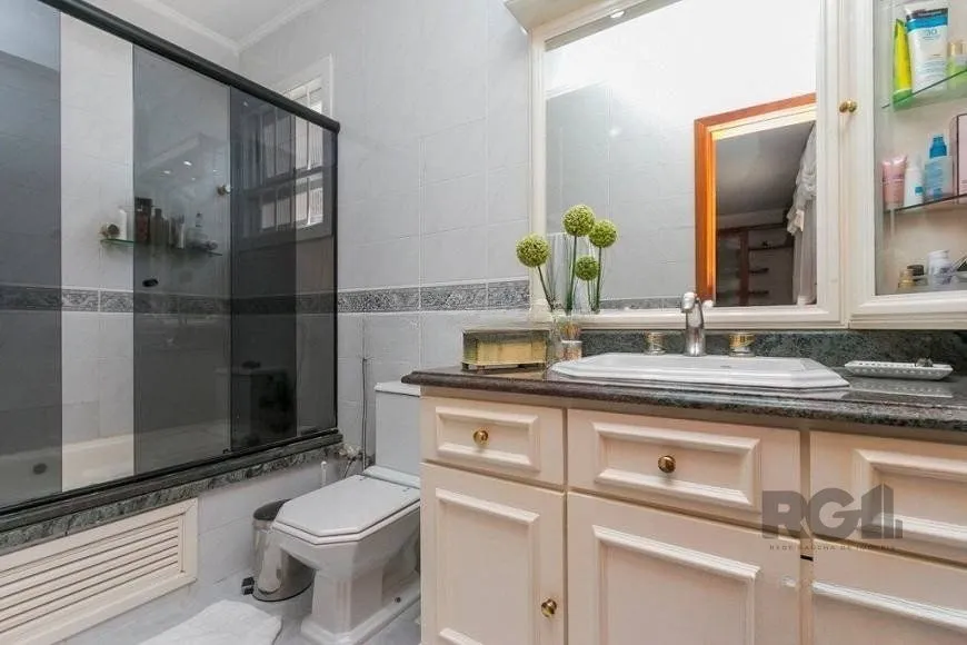 Imagem Casa de 380m² - 4 dormitórios, 2 suítes, 4 vagas no bairro Bom Jesus