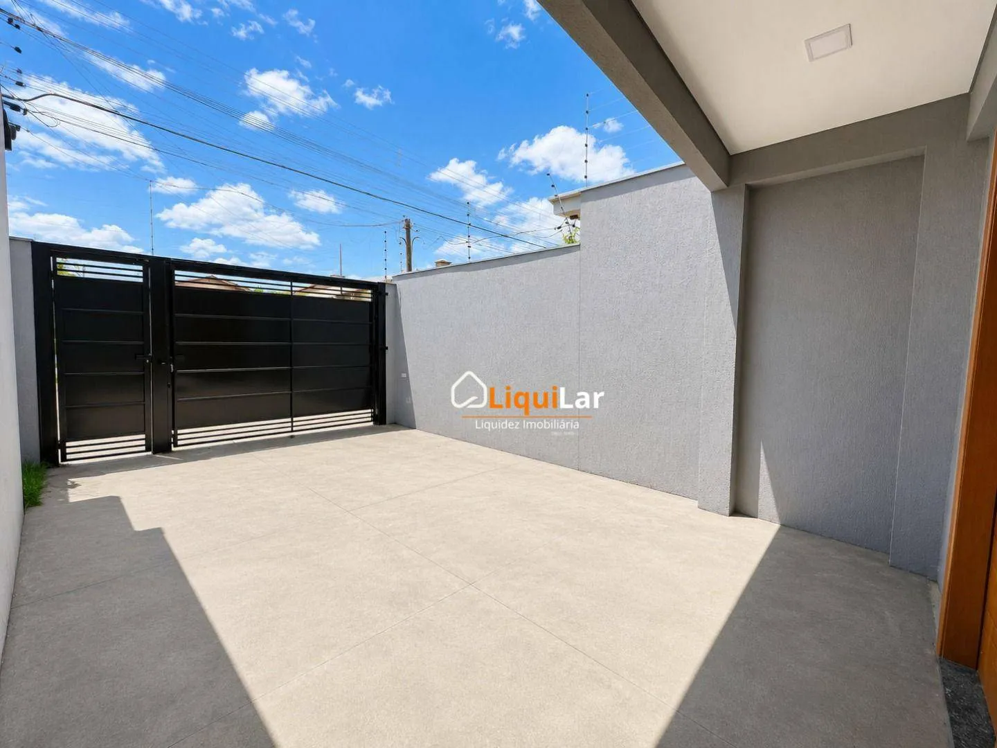 Imagem Casa à Venda com Suíte e Amplo Quintal em Localização Privilegiada Próxima à Lagoa Itatiaia