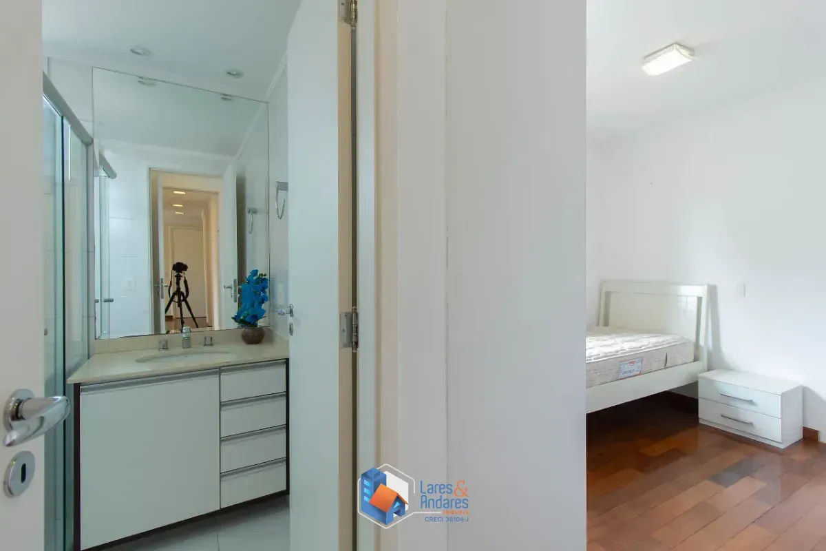 Imagem Apartamento para venda em Moema com 4 quartos, sendo 3 suítes, 143m²