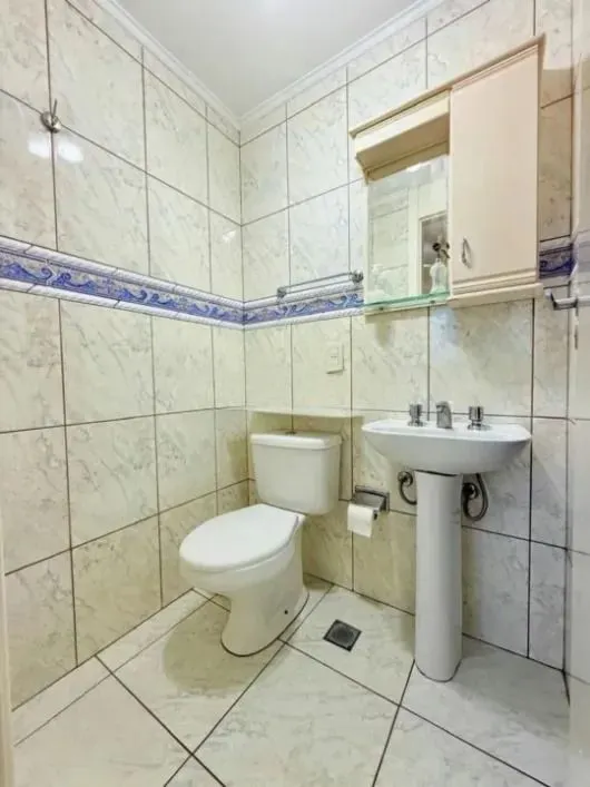 Imagem Apartamento com 3 dormitórios, sacada e churrasqueira.
