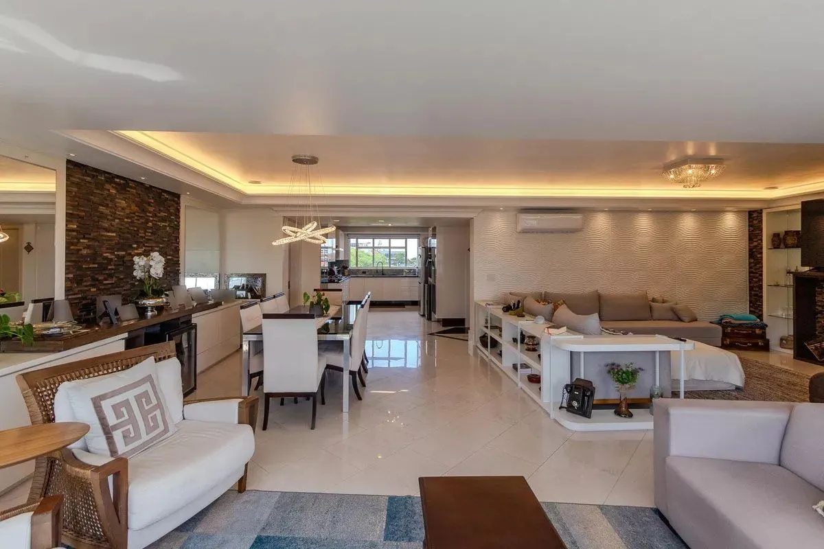 Imagem Apartamento com 3 dormitórios, 2 vagas e 231.61m² - Bairro Menino Deus