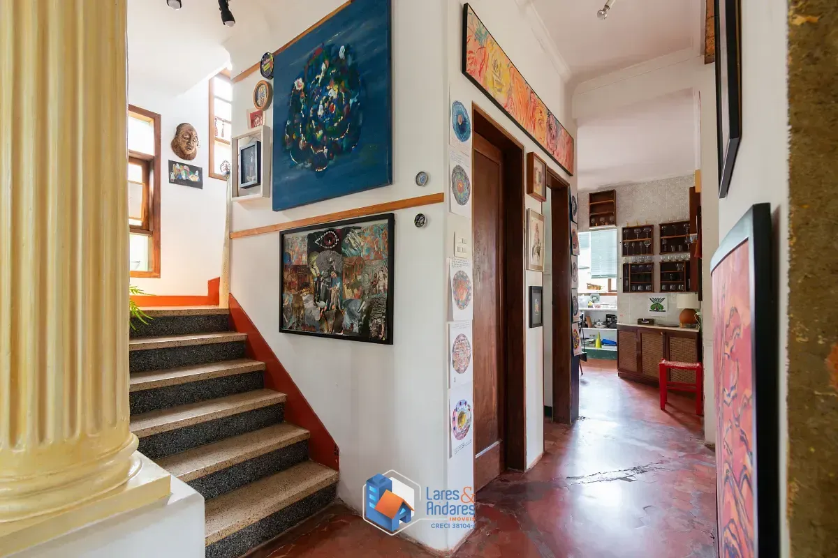 Imagem Casa para venda em Pacaembu com 5 quartos, sendo 2 suítes, 400m²