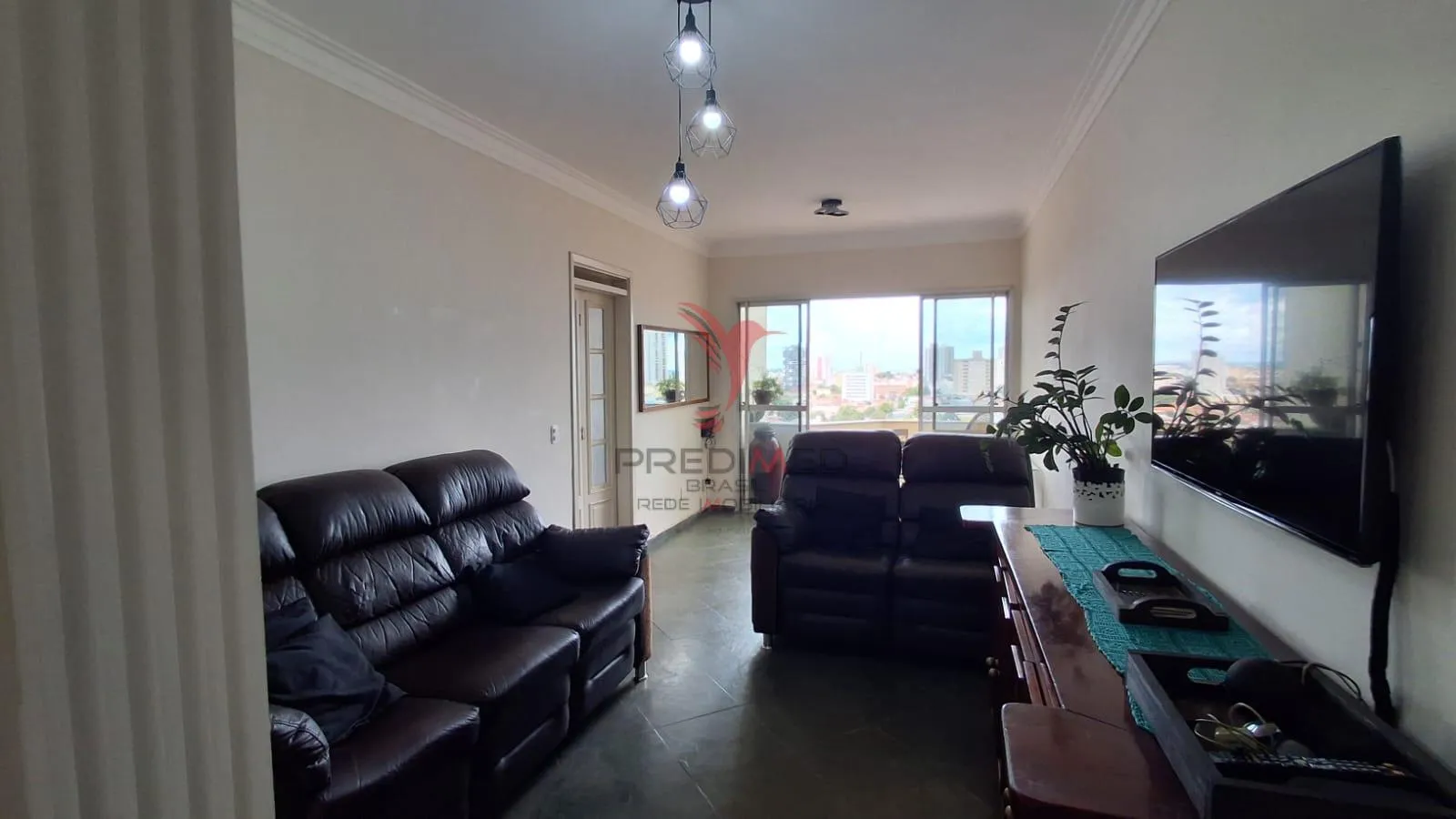 Imagem Vendo Apartamento Espaçoso na Vila Monteiro com 2 banheiros e garagem coberta