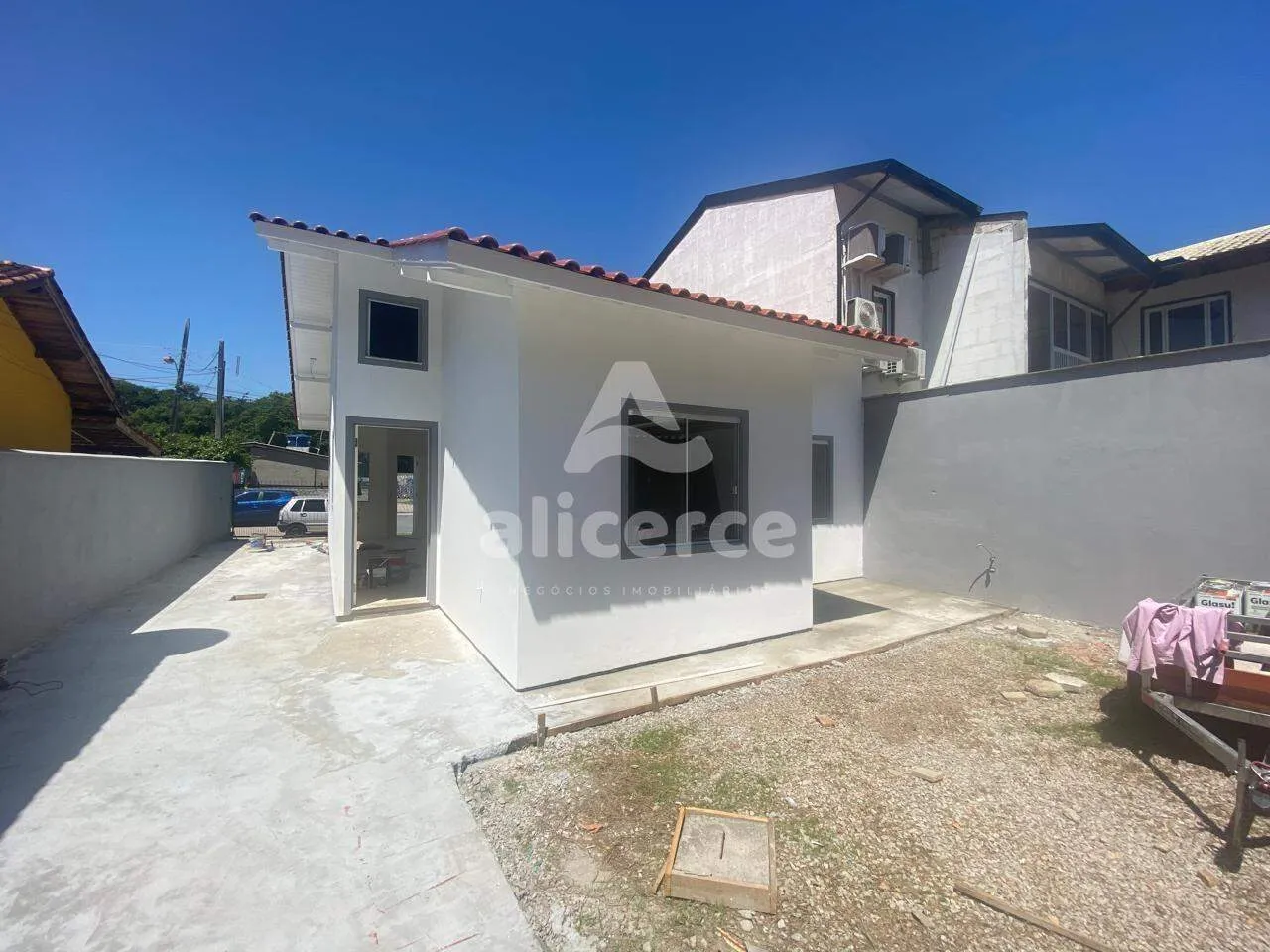 Imagem Casa completamente reformada pronta para morar, próximo a escola e comerçio