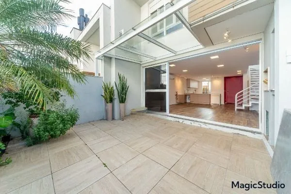 Imagem Casa em Condomínio na Tristeza | 3 Dormitórios, Suíte, Pátio e 2 Vagas