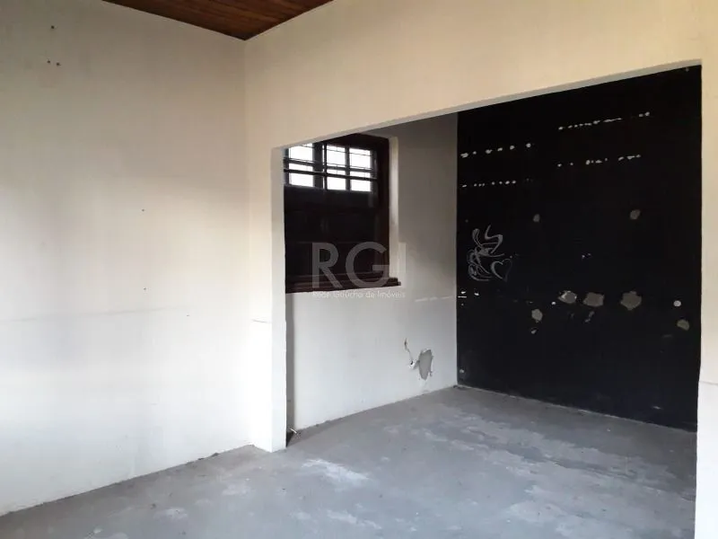Imagem na Assis Brasil, Casa para Venda - 220m², 3 dormitórios, 2 vagas - Passo da Areia