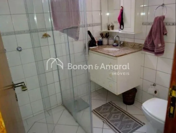 Imagem Localizado em uma das regiões mais desejadas de Campinas, este apartamento no Cambuí oferece confo...