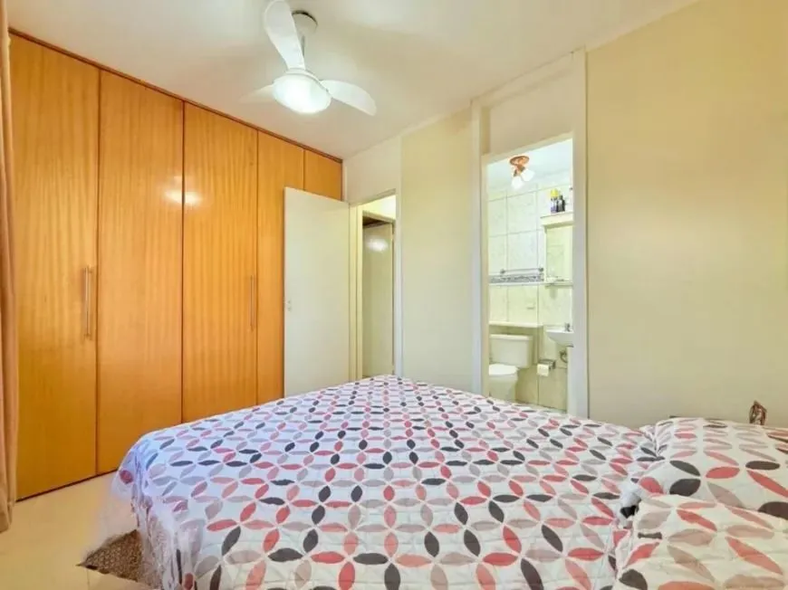 Imagem Apartamento com 3 dormitórios, sacada e churrasqueira.