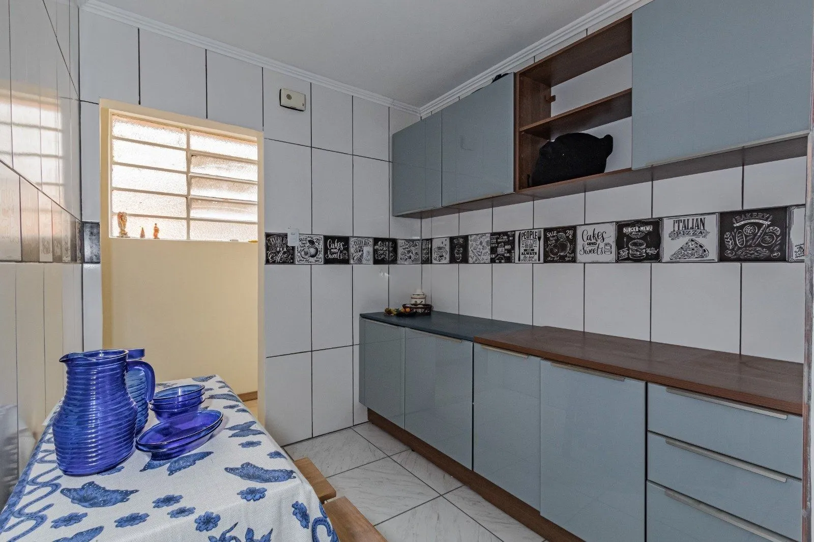 Imagem Térreo com pátio Semimobiliado, 2 Dormitórios, Próximo ao Praia de Belas