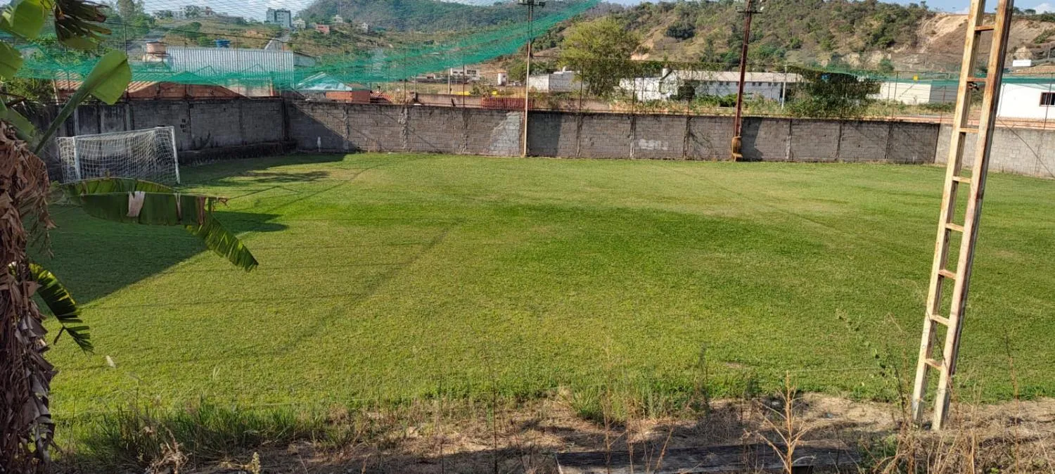 Imagem Vendo uma excelente chácara em Itaúna/MG, com 3.500 m²,