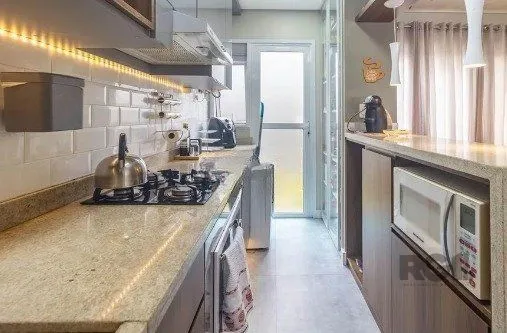 Imagem Casa impecável e mobiliada, com 3 niveis, possui 3 dormitórios sendo 1 suíte, 4 banheiros