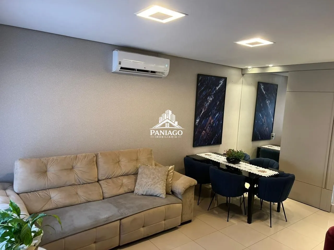 Imagem Imóvel Residencial com 2 Suítes e 247,30 m² de Área Total