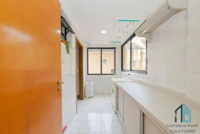 Imagem Apartamento Mobiliado, 03 quartos c/suíte + quarto empregada, 02 vagas no Bacacheri em Curitiba PR